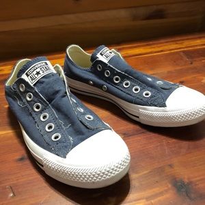 Converse size 7, lightly worn